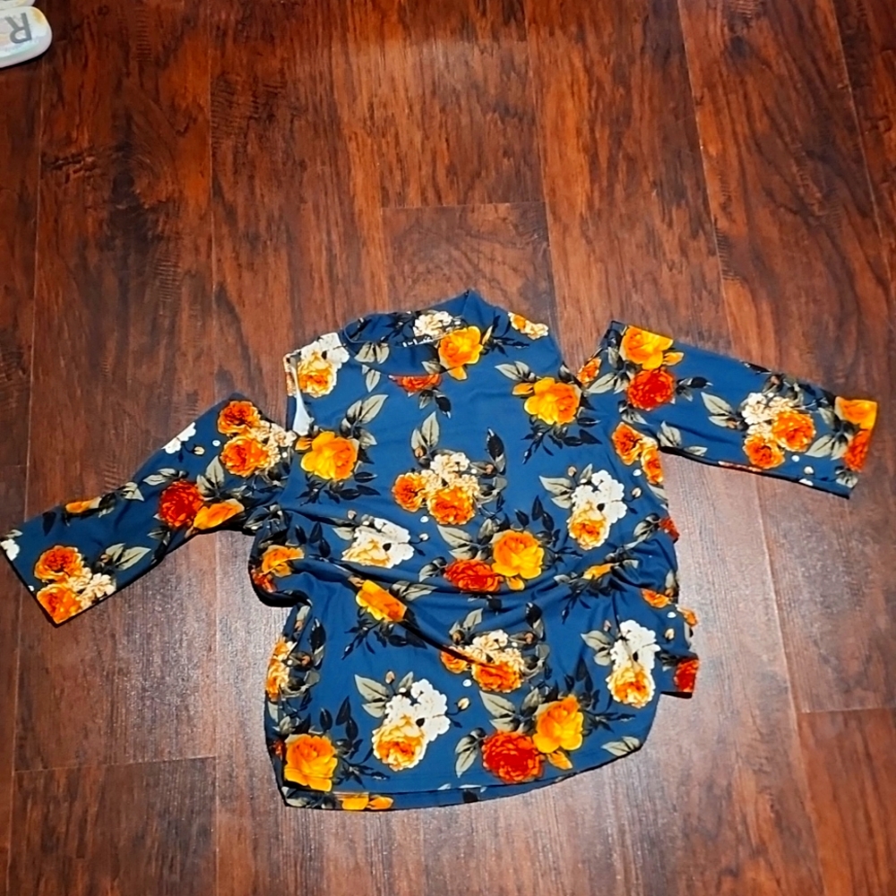 Blue mid sleeve shirt